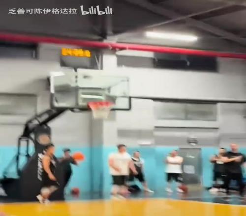 身体真好啊！邓超最近打球的集锦！网友：下快攻意识超强！