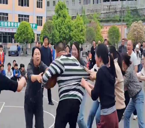 和七八个娘们打球是怎样体验老哥一次球赛换来一生抑郁