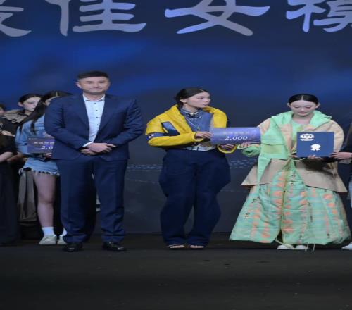 杜导有点忙啊！原中国男篮主教练杜锋出席广东大学生时装周