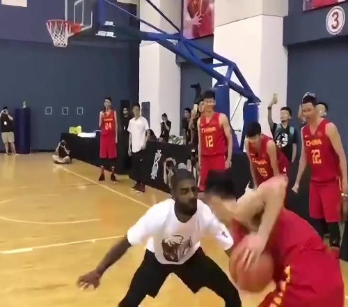 之前欧文中国行与国青队打单挑这差距真的也太大了！