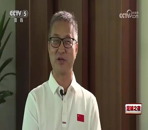 别说了参军！王钰栋对话央视主持人：你踢不过，我利物浦英超冠军