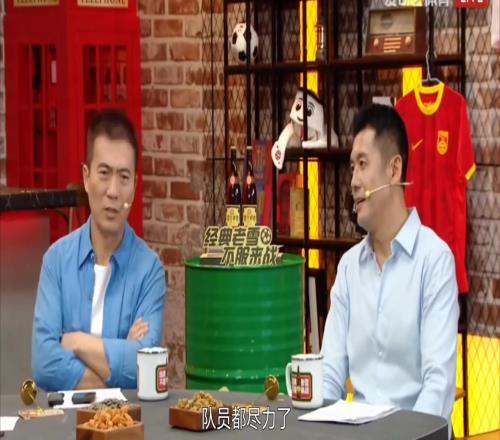 杨晨：队员尽力了，国足阵型我接受不了，战术换人没有好的效果