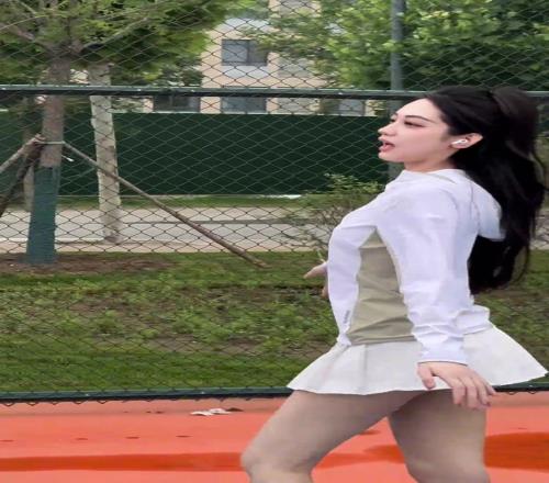 女主播婧雯这个丝袜怎么说有点奇怪的样子