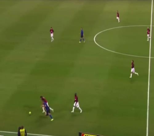 米兰德比名场面！马尔蒂尼VS阿德里亚诺