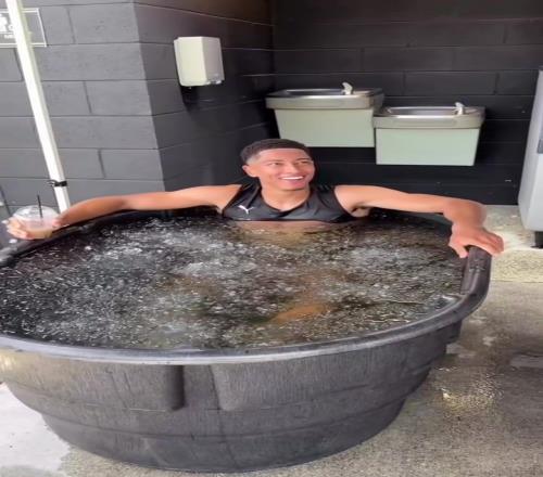 看着都酸爽！运动后缓解疲劳的冰水浴！你平常会这么做吗