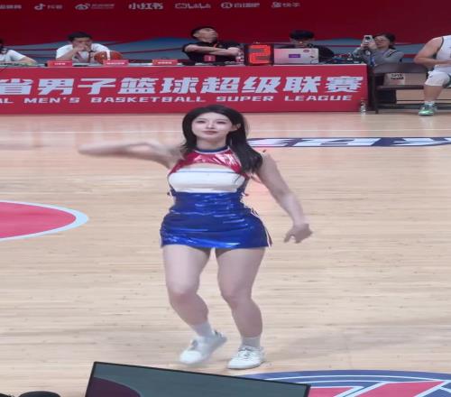 太离谱了！几乎是完美女人！