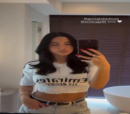 贝林厄姆女友这件皇马露脐装在哪里买的，我也想买一件