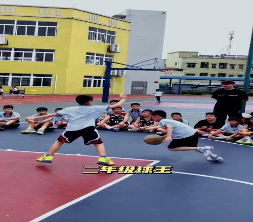 无法想象这是一个二年级小学生的实力，吊打几个六年级的