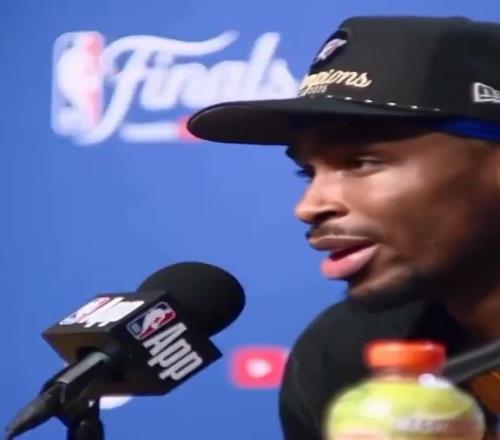 亚历山大夺冠赛后去更衣室看望哈利伯顿，这一幕他就是MVP！