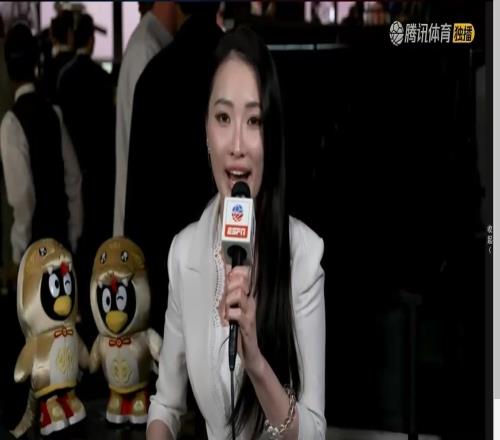 超姐在现场！前方美女记者孟超也在选秀大会现场采访新秀
