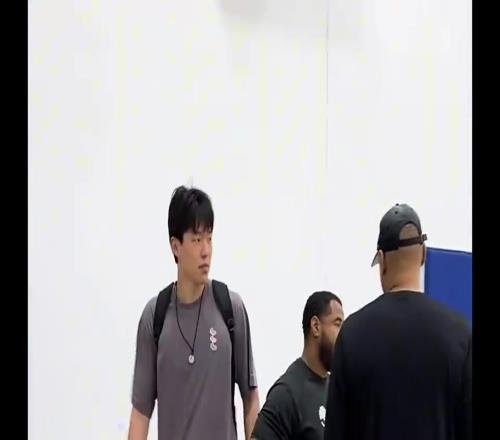 16顺位去了开拓者！此前孟超探班杨瀚森，在洛杉矶训练挥汗如雨