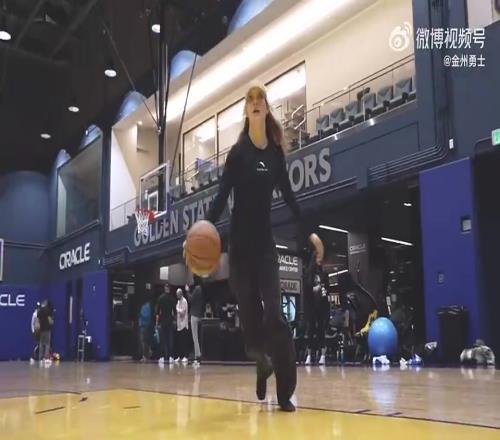 射手型的！谷爱凌前两年在勇士“试训”，中投还不错