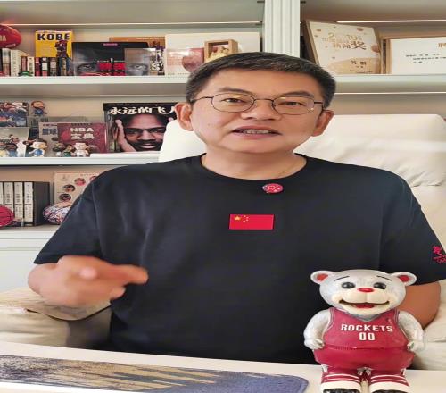 笑死苏群：火箭这交易做的，用惠特摩尔换了两包辣条