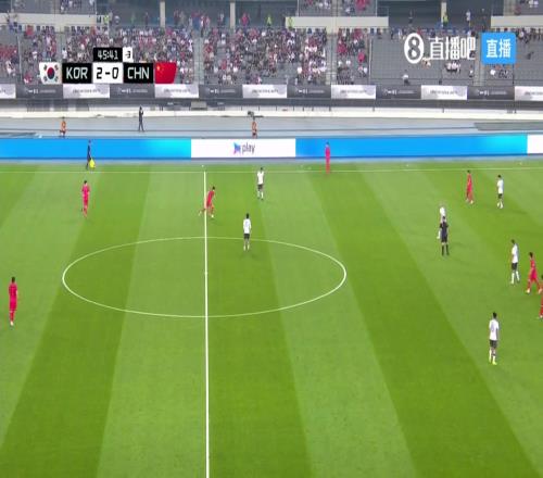 拼劲呢杨晨指导无奈地笑了：刚上半场，我们的队员已站着的居多