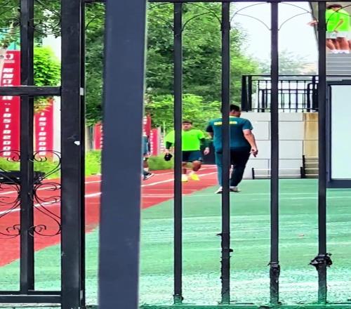 国安博主埃莱夫赛晒视频：国安众将重新集结，伤员陆续回归