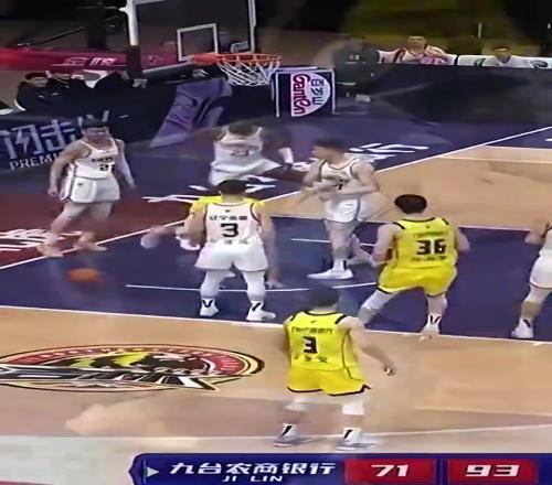 CBA经典名场面！你TM敢瞅我