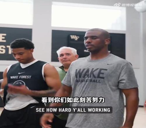 老保罗指导年轻球员！这就是保罗，永远热爱篮球