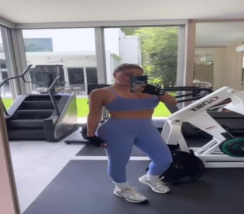 阿姨真的自律啊！年过半百的皮蓬前妻还能保持如此完美身材