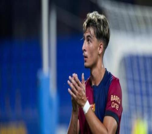 A pesar de que entró en varias convocatorias del primer equipo esta temporada aún no ha debutado. Así, su futuro podría abrirse a una salida y pretendientes no le faltan