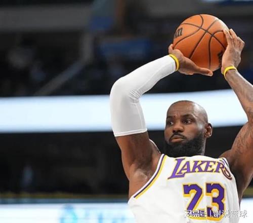 詹姆斯回家湖人遭惨败，东契奇带伤拼尽全力，只有两队友发挥正常