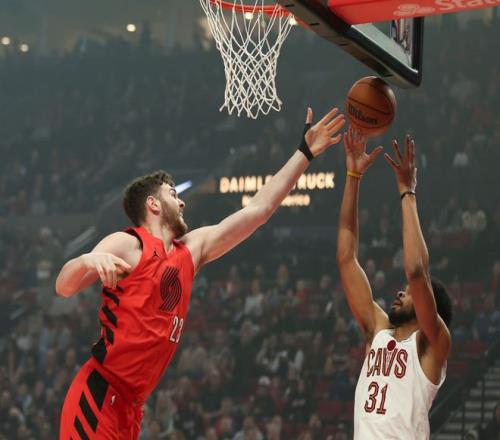 阿伦生涯之夜！29分钟轰40+17连刷新高完爆克林根骑士官方晒海报