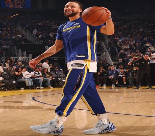 一年怒亏2个亿，库里和安德玛的“孽缘”