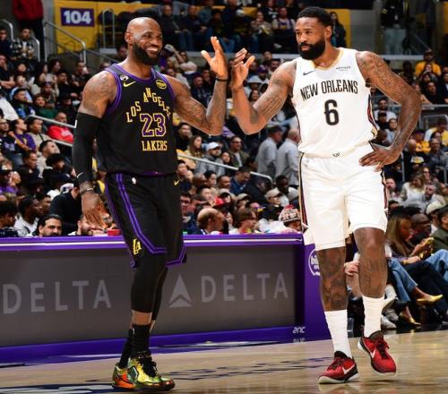 轰21+7+7延续纪录！41岁詹皇助湖人取三连胜放弃刷分一幕显格局