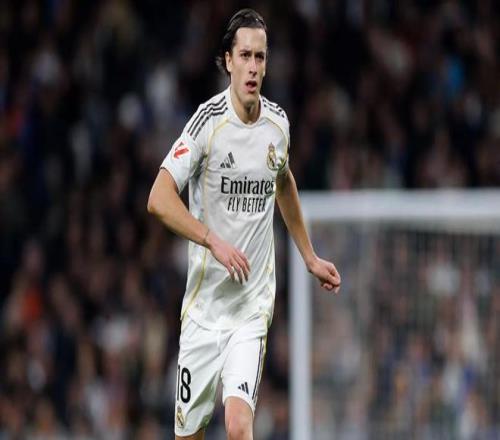 皇马官方：卡雷拉斯右小腿腓肠肌肌肉受伤，情况有待观察