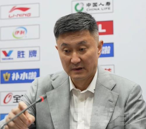 输辽宁发布会！杜锋甩锅焦泊乔，与萨林杰共提打铁，却未反思自我