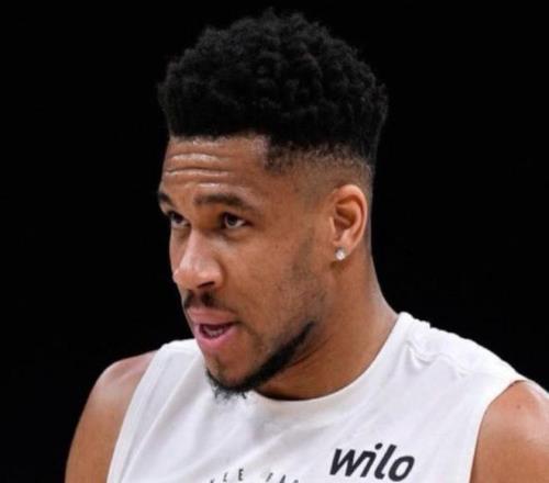 Shams:雄鹿希望字母哥放弃本赛季好好养伤,但遭到球员拒绝 Shams:雄鹿希望字母哥放弃本赛季好好养伤,但遭到球员拒绝