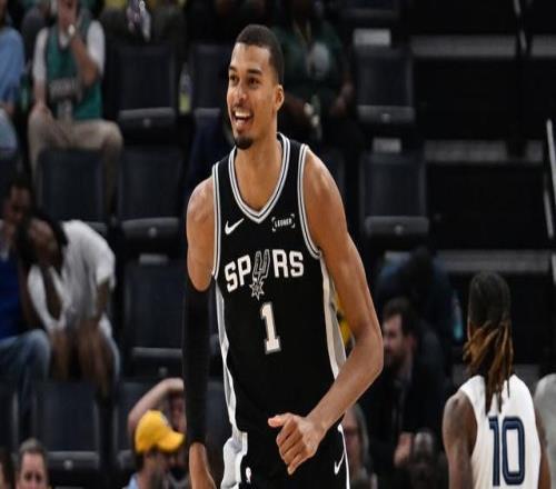 卡斯尔：没有人在防守端拥有文班亚马那样的影响力