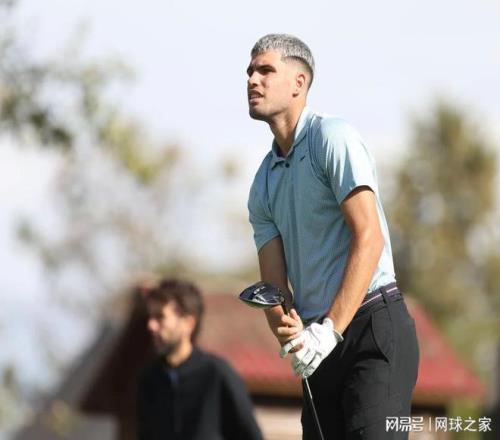 阿尔卡拉斯遭舆论抨击：伤病被归咎于场外生活，高尔夫成诱因