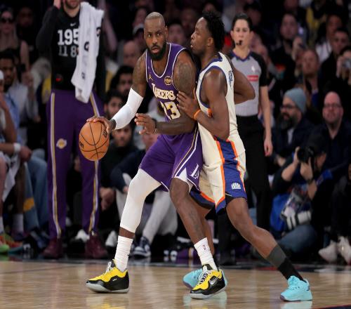 12分惨败尼克斯！湖人更衣室已经乱了谁注意到东詹赛后说的话