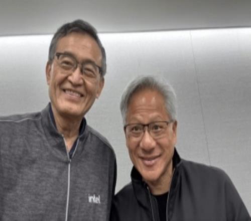 英特尔CEO回应英伟达入股感谢好哥们黄仁勋！