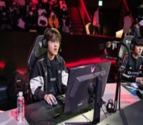 圈内人：LNG的中单是bulldog，教练是Edgar