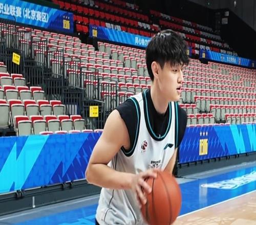 终结广东8连胜！曾凡博首秀18+4三分如KD附体北京攻防层级再提升