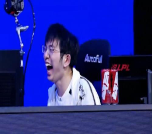 昨日Flandre选出上单纳亚菲利生涯英雄数追平Faker来到89