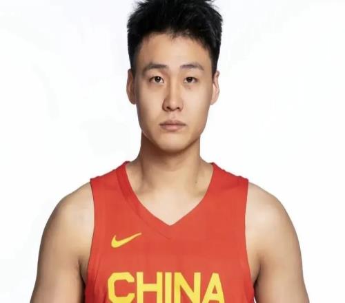 赵睿张镇麟崔永熙转会北上广的良禽择木而栖，是CBA的及时雨