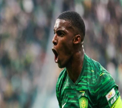 金靴决战成年度神剧！法比奥大四喜强行封王，山东鲁能球迷气疯了