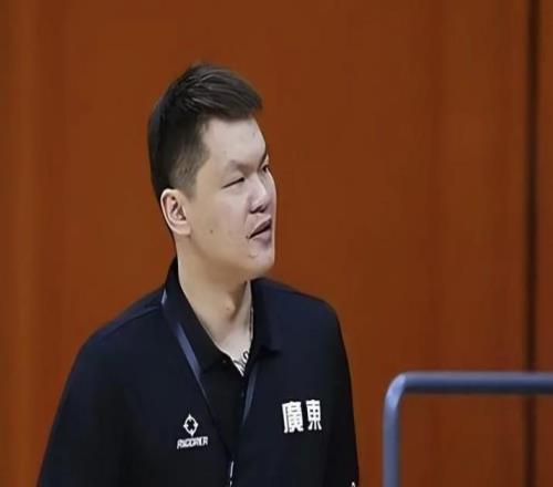 朱芳雨：休赛期引援非常烧脑，截止日前在公司16小时头发都白了
