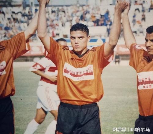自比萨拉赫的流星，19岁成名，32岁退役，对利物浦梅开二度是高光