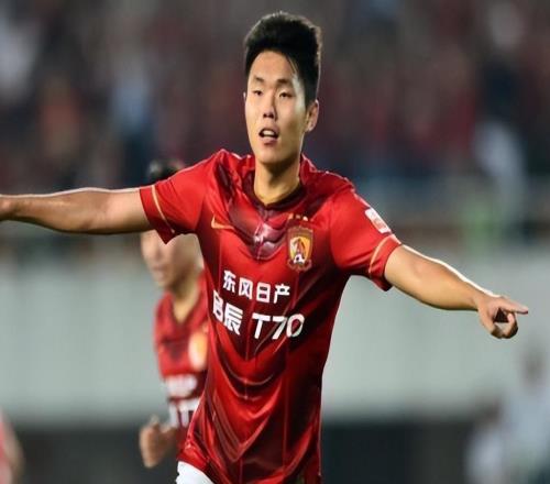 昔日恒大关系户效力河南8年，已成大腿级人物，32岁依然得到续约