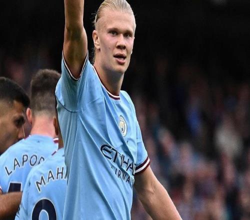 现在英超前三积分和后面球队拉开差距了，阿森纳要和曼城争冠