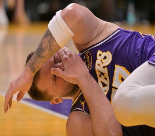 好消息，湖人队东契奇伤情严重程度被淡化，能否出战勇士仍存疑