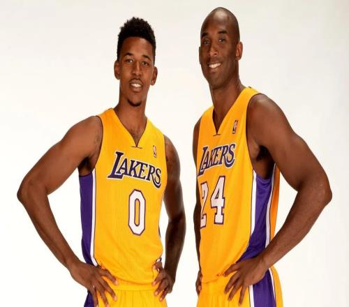 尼克杨：字母哥复出托马斯就得蹲底角，就像当年我在科比身边