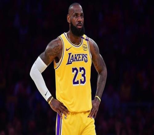 Shams：无论詹姆斯赛季后退役还是换队，他的湖人生涯已接近结束