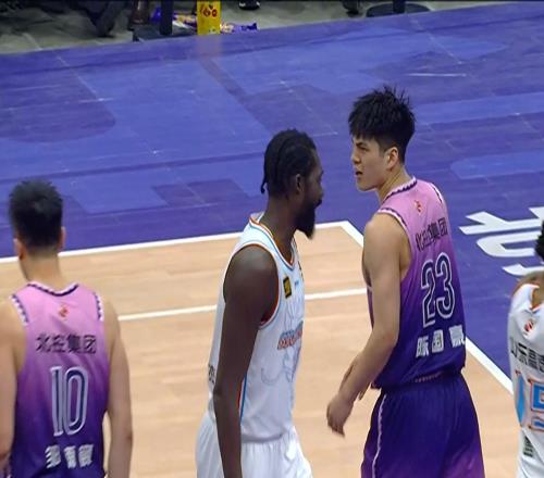 自宣加盟！CBA强力内线被广东队截胡，朱芳雨狂掷1500万完成补强