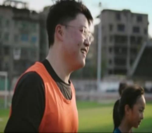 LPL久久公益节特别行动：一起关注乡村儿童的健康成长