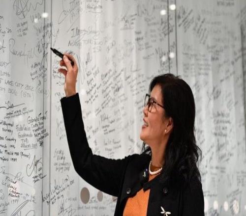 获颁国际奥委会终身成就奖，郎平落泪：不可思议，我很幸运