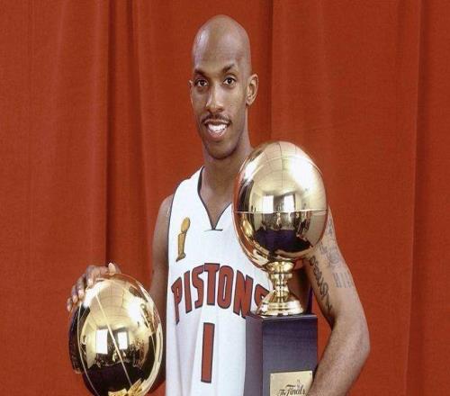 比卢普斯是NBA历史上唯一对阵乔科詹胜率都占优的球员